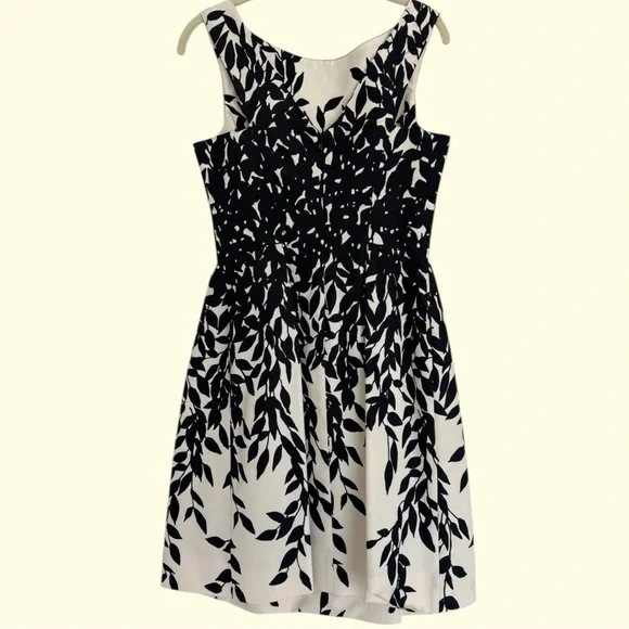 BLUMARINE  Black & White Leaf-Print Dress - Picture 2 of 6